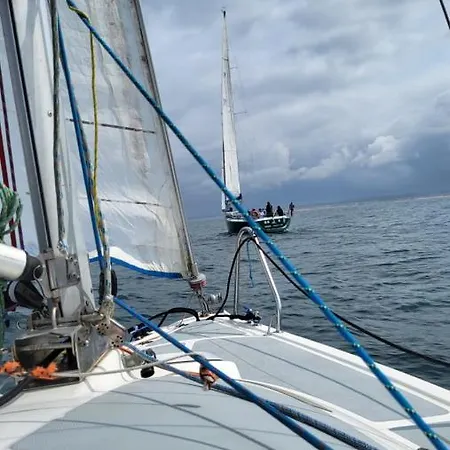 Hotel en barco Vrs - 21ft Boatel Afurada