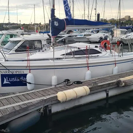 Hotel en barco Vrs - 21ft Boatel Afurada *