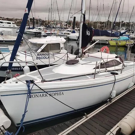 Hotel en barco Vrs - 21ft Boatel Afurada *