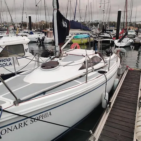 Hotel en barco Vrs - 21ft Boatel Afurada